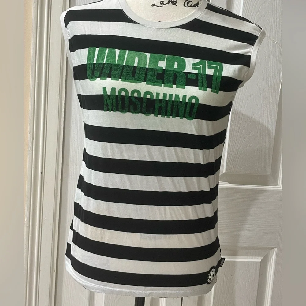 Moschino T-shirt - Picture 8 of 9